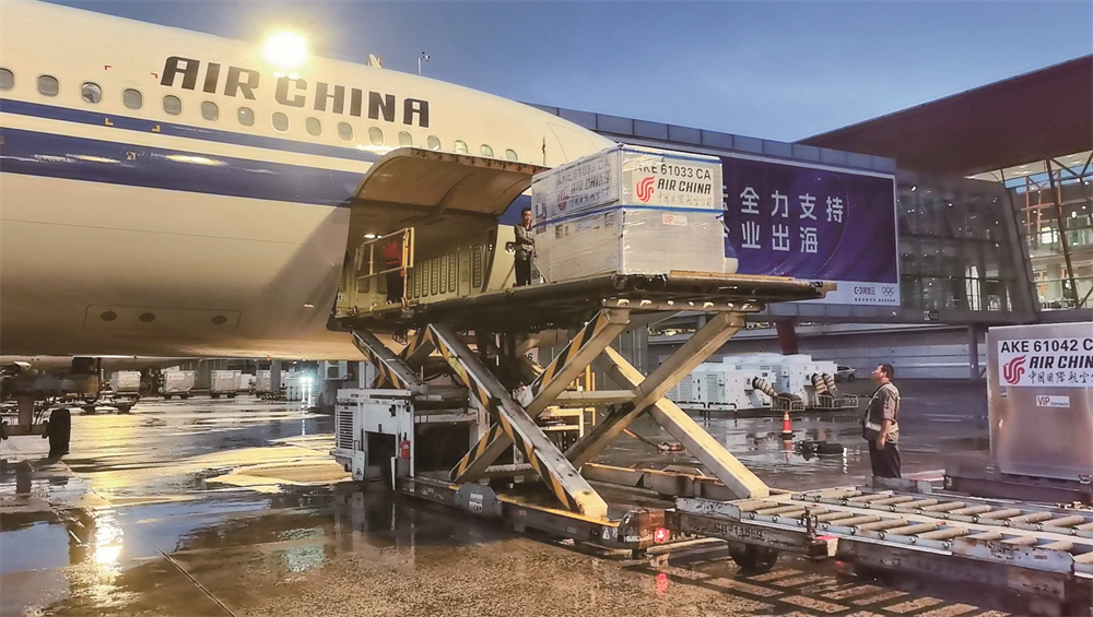 中航集团国货航万里护航文物归乡